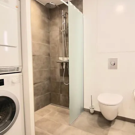 Fantastic 2-bed W Balcony In North Habour