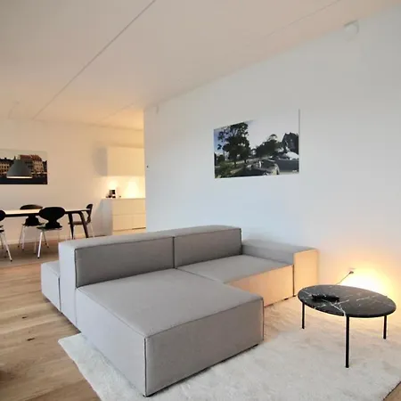 Fantastic 2-bed W Balcony In North Habour Apartment